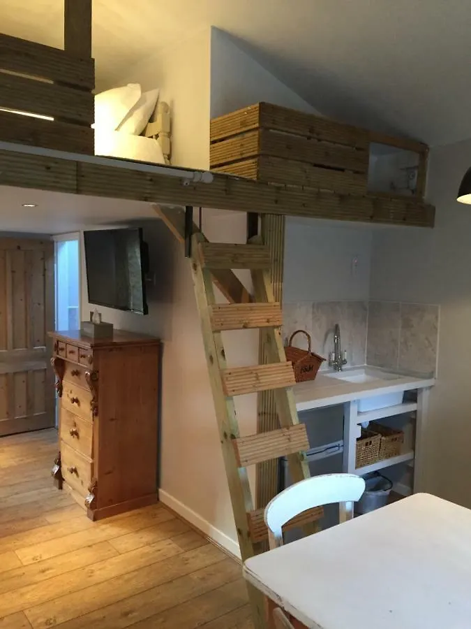 Hampreston Stapehill Lodge B&B 0*,