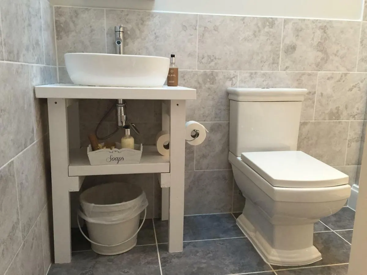 Hampreston Stapehill Lodge B&B 0*,