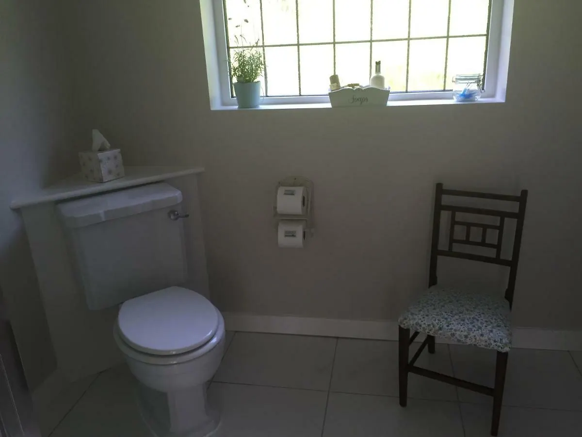 לינה וארוחת בוקר Hampreston Stapehill Lodge B&B בריטניה